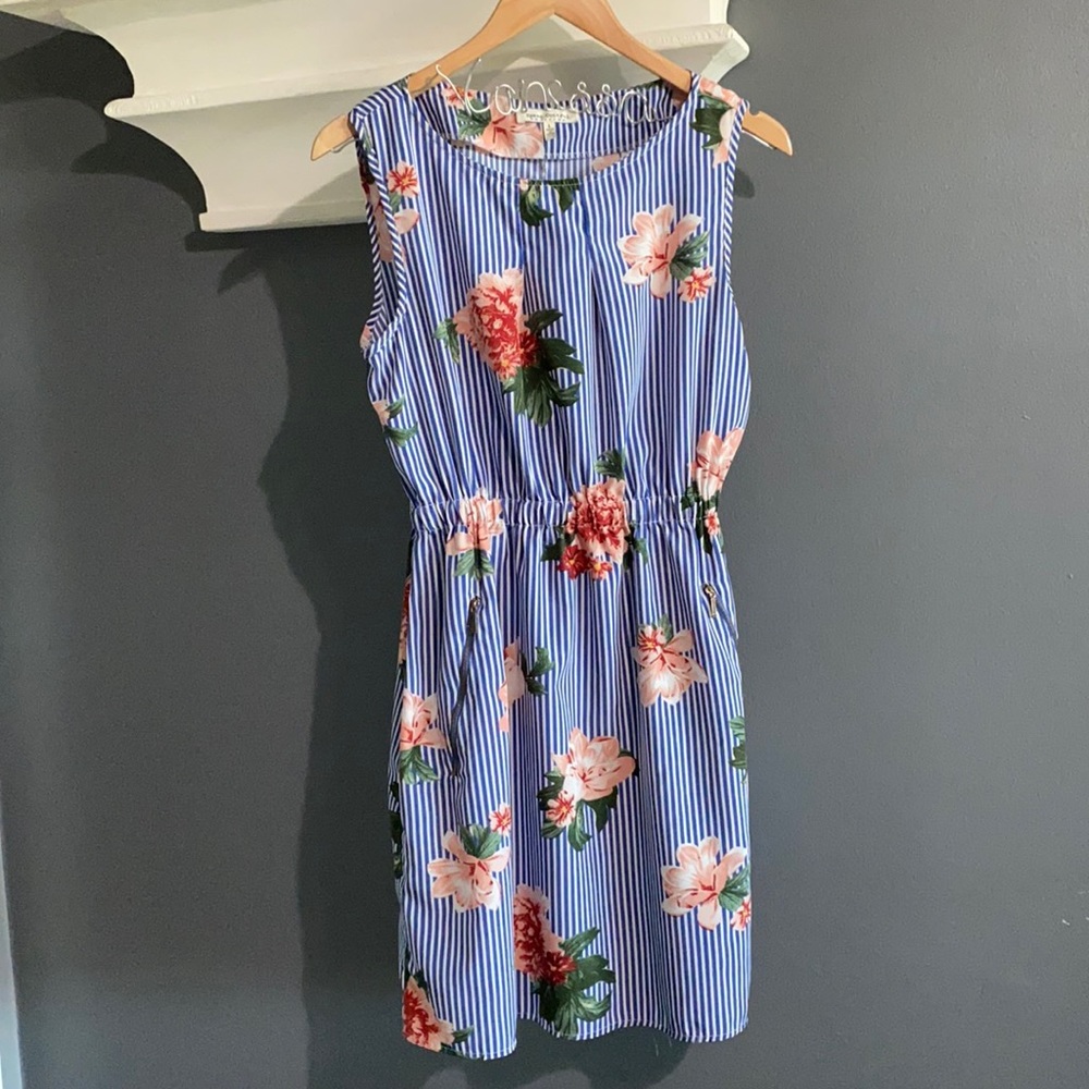 Floral day dress with pockets